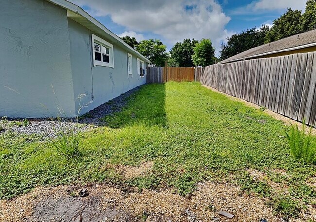 Building Photo - 1408 Sugarberry Ln