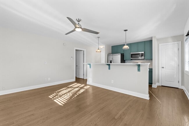 Building Photo - 705 W North St