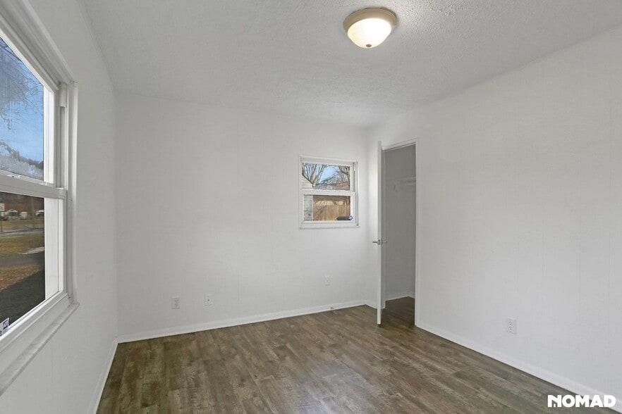 Building Photo - 878 Antwerp Rd