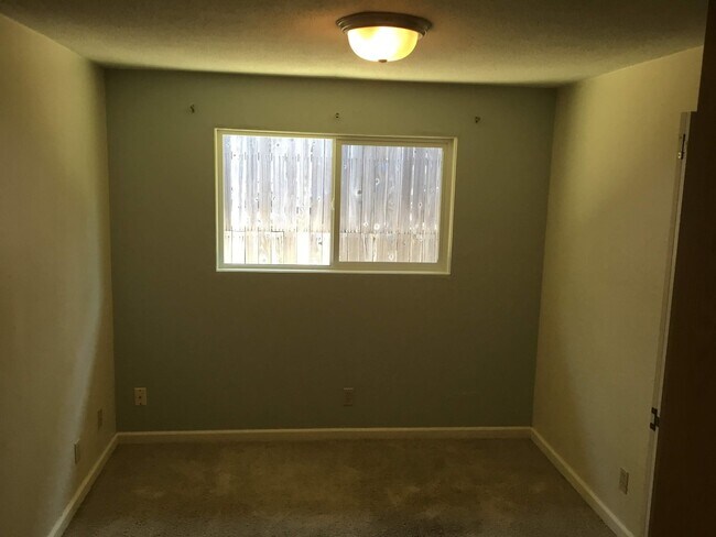 Building Photo - 3 Bedroom House in College Hill Neighborhood