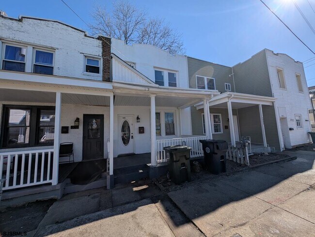 Building Photo - 1005 N Michigan Ave