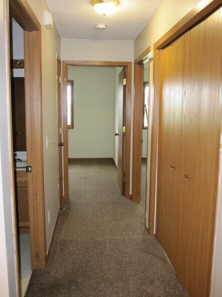 Building Photo - 626 W 8th St