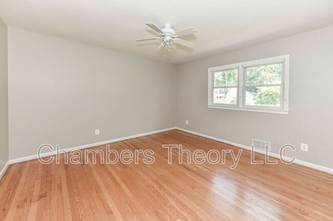Building Photo - 9205 Hamilton Dr