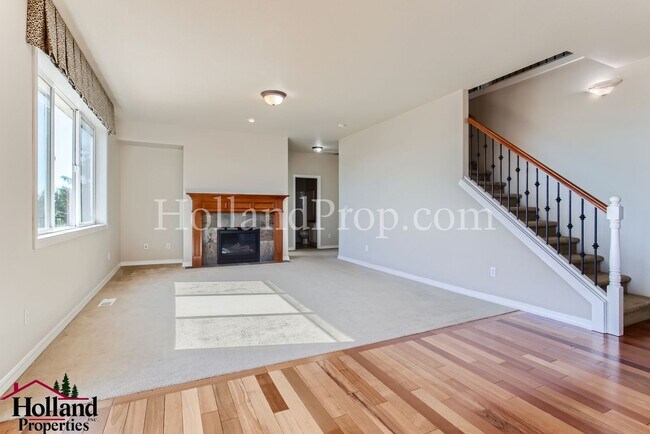 Building Photo - Beautiful 5-Bedroom Retreat with AC, Deck & Breathtaking Views