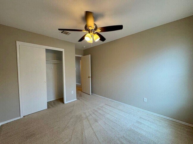 Building Photo - 126 Salado Dr