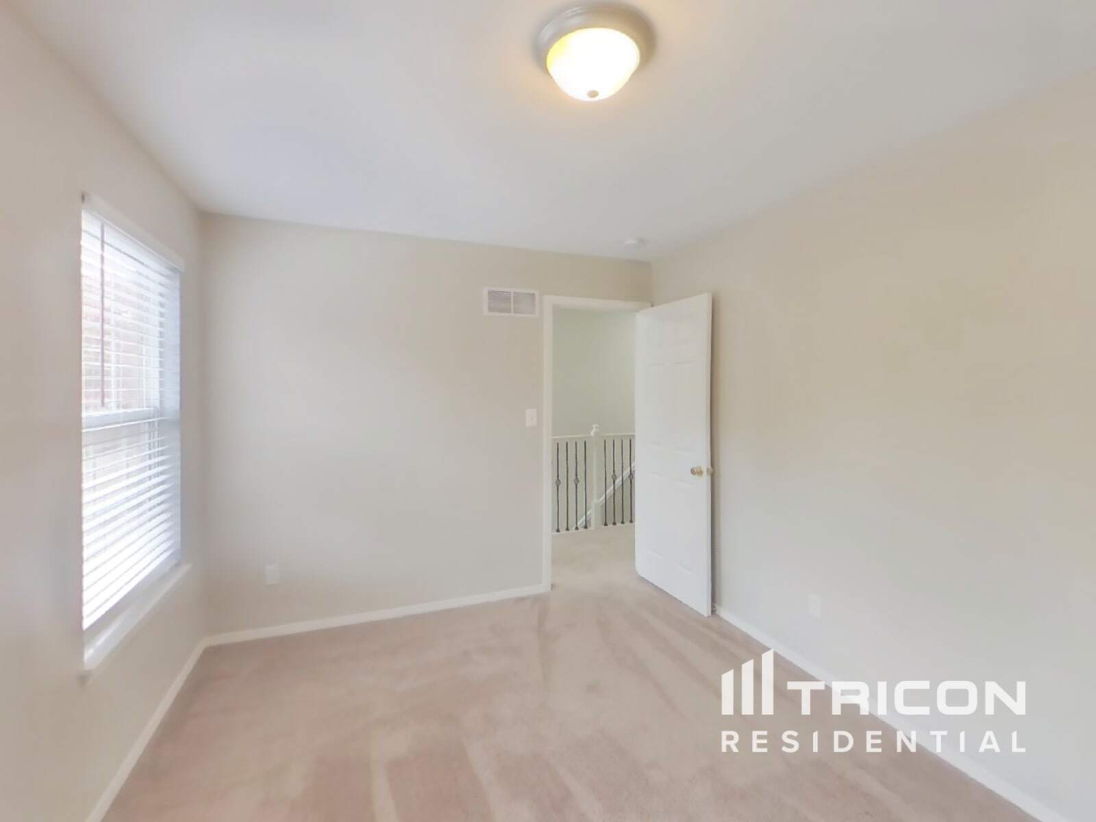 Building Photo - 621 Summer Stone Dr