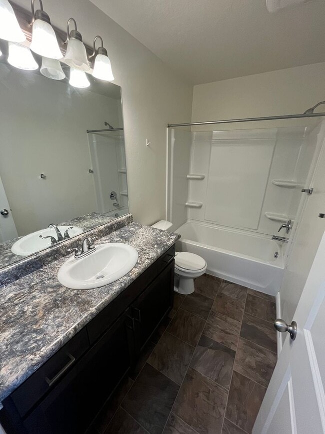 Building Photo - Cute Orem Townhome