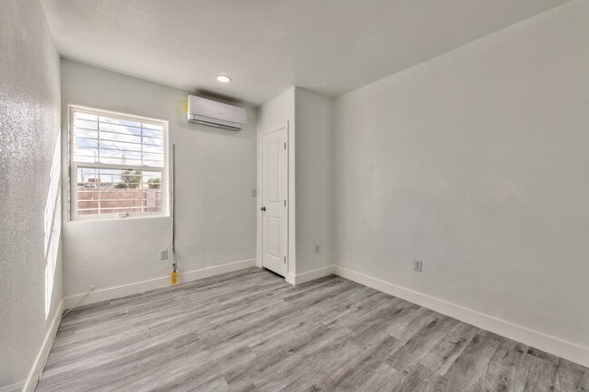 Building Photo - 339 N 10th St