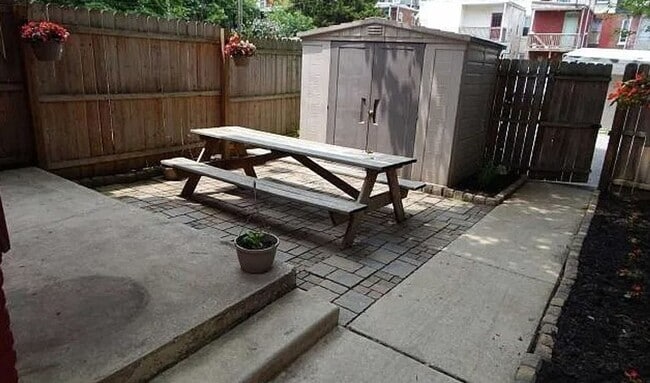 Building Photo - Historic 5 Bed 1.5 Bath in York