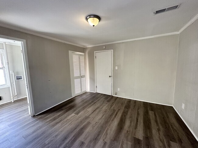 Building Photo - 3417 4th St W