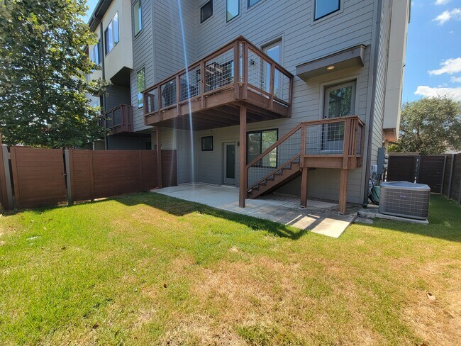 Building Photo - 102 Tendick St