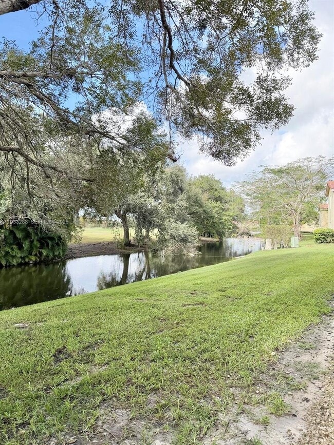 Building Photo - 643 Vista Isles Dr