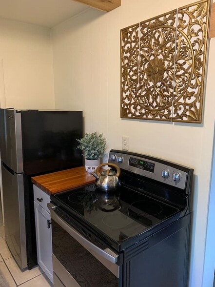 Building Photo - 606 E Minnesota Ave