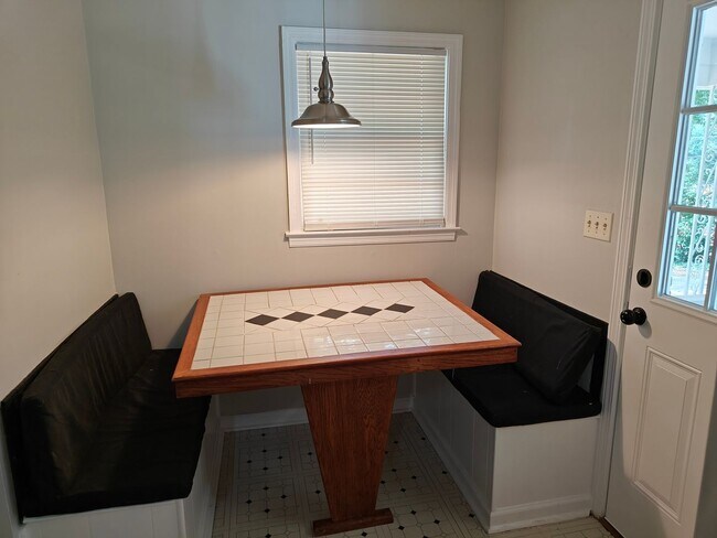 Building Photo - 2644 Pineland Ave