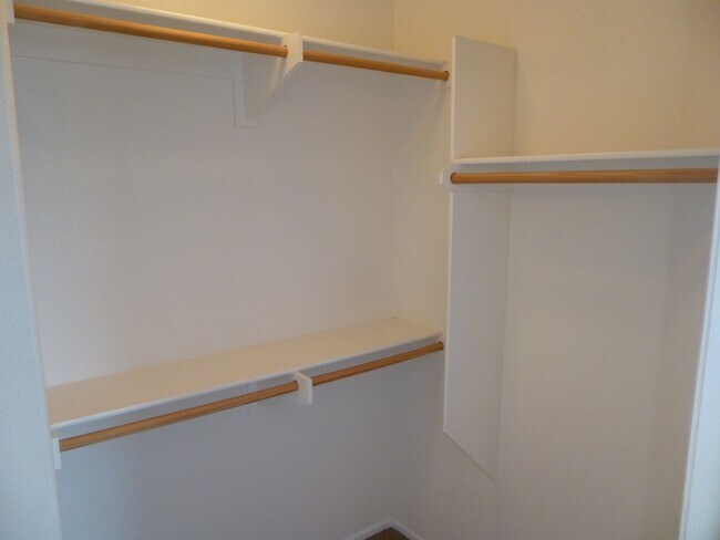 Building Photo - Lovely 3 story Home at Autumn Glen with Bonus Room