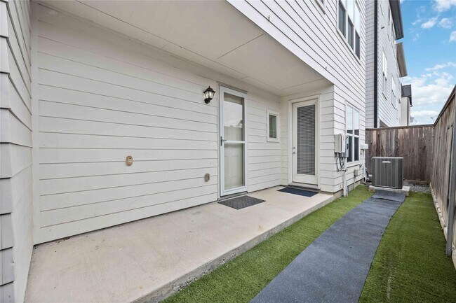 Building Photo - 10919 Grove Tree Ln