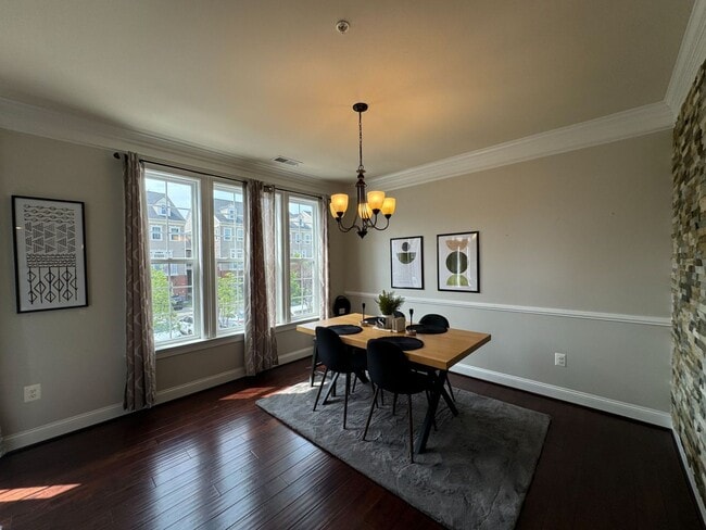 Building Photo - Stunning 3 Bed 2.5 Bath End Unit Townhome In Desired Preserve At Goose Creek - Water Included