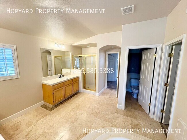 Building Photo - 9619 Velvetleaf Cir