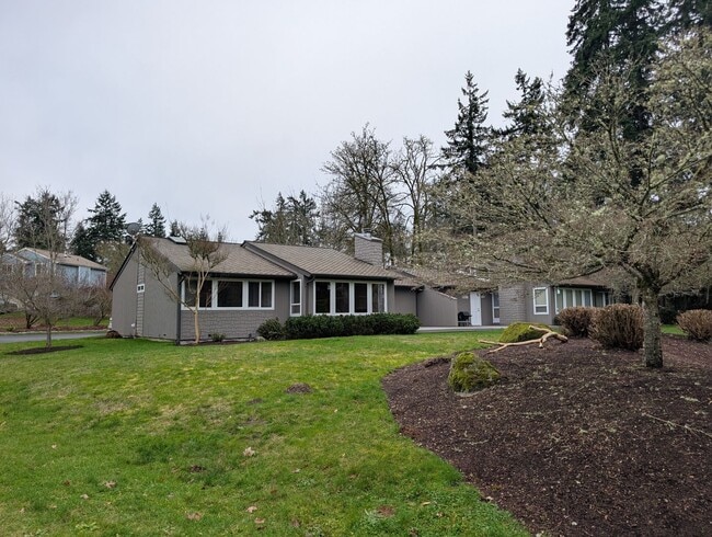 Building Photo - Hidden Gem in Southworth. Minutes from Waterfront & Ferry Terminal. Available NOW!