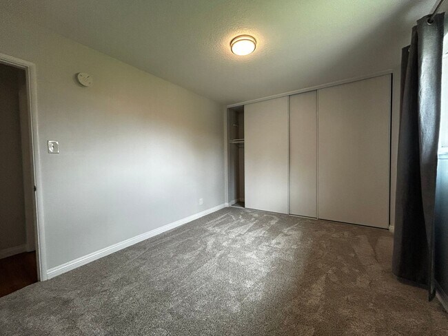 Building Photo - Beautifully Remodeled 3-Bedroom Home for Lease in a Highly Desirable Neighborhood