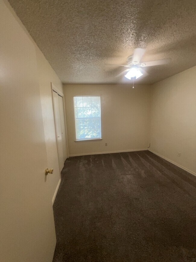 Building Photo - Arlington 3/2.5/2 duplex Ready for move in