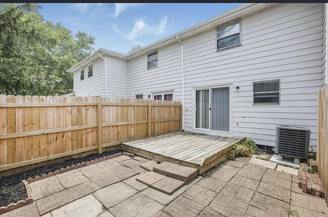 Building Photo - 2818 Avati Dr