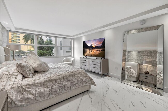 Building Photo - 2751 S Ocean Dr