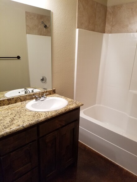 Building Photo - 127 Crossfire Ct