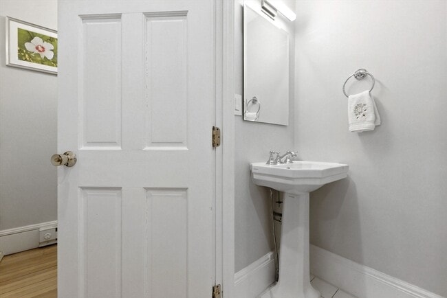 Building Photo - 50 River St