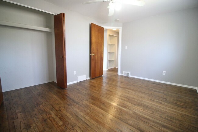 Building Photo - 2363 Wilshire St