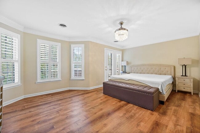 Building Photo - Gorgeous, multi-level condo!