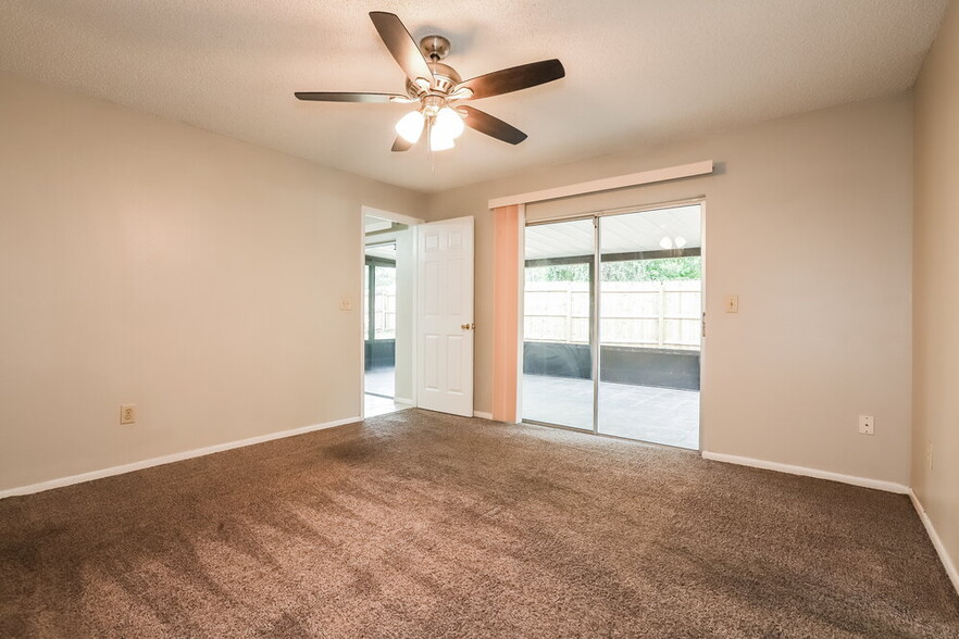 Building Photo - 110 Field Ln