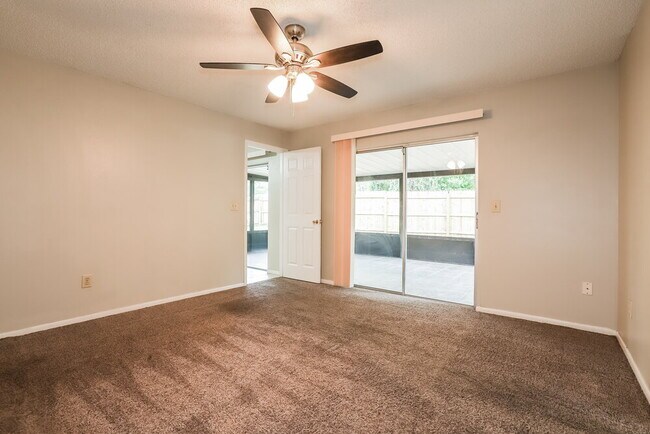 Building Photo - 110 Field Ln