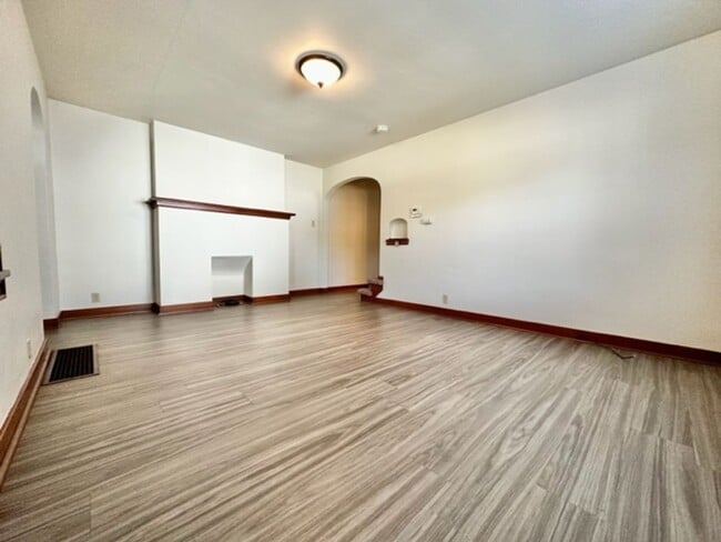 Building Photo - 1331 9th St