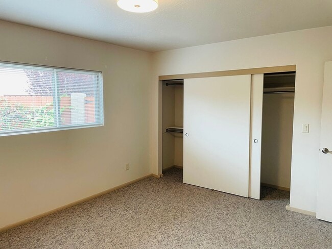 Building Photo - 230 Arroyo Sienna Dr