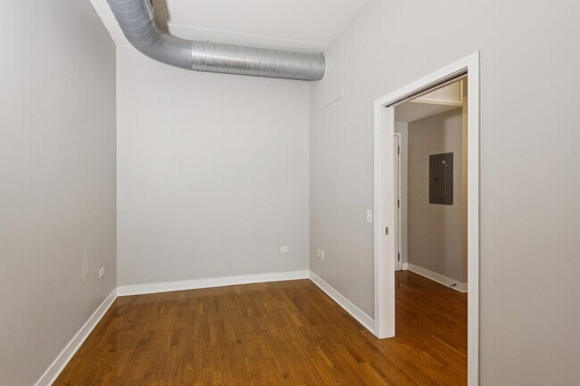 Building Photo - 650 W Wayman St