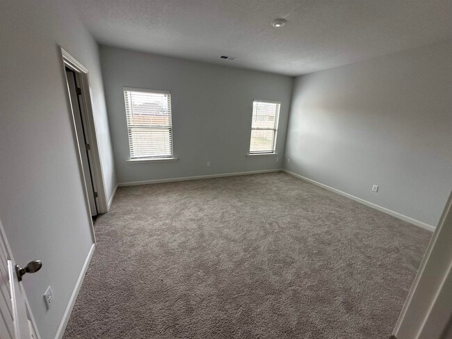 Building Photo - 90 Creek Fall Dr