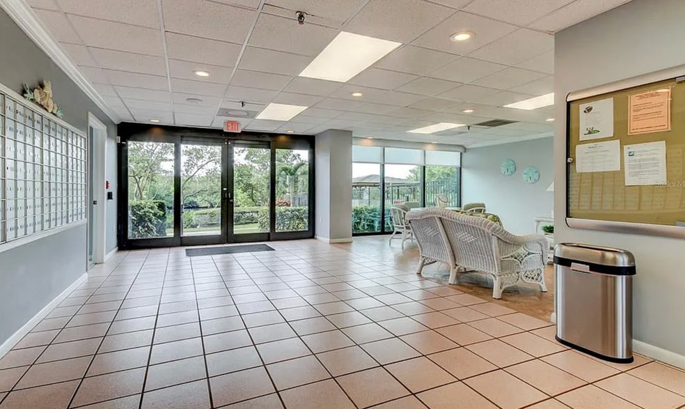 Lobby - 7050 Sunset Dr S