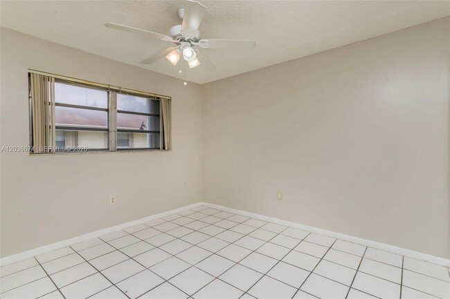 Building Photo - 6331 Pierce St