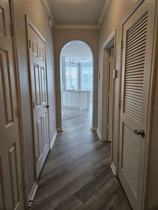 Building Photo - Nice 2/2 overlooking North Orange with Fireplace-FREE WATER/SEWER!