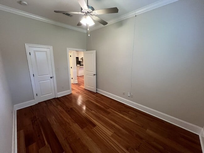 Building Photo - Trendy, 2 bedroom, 2 bathroom townhouse lo...