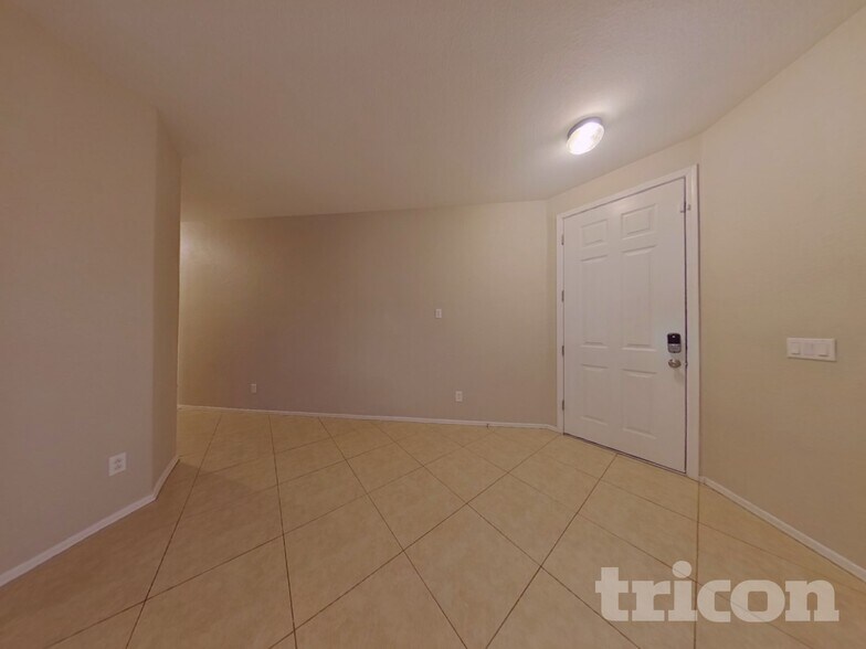 Building Photo - 735 S Bedford Dr