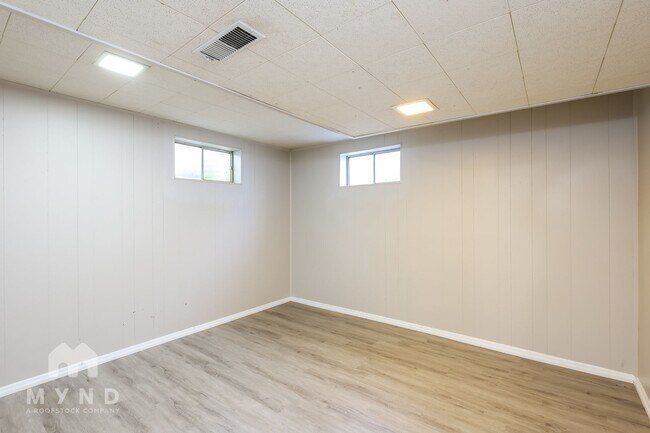 Building Photo - 180 Millerberg Dr