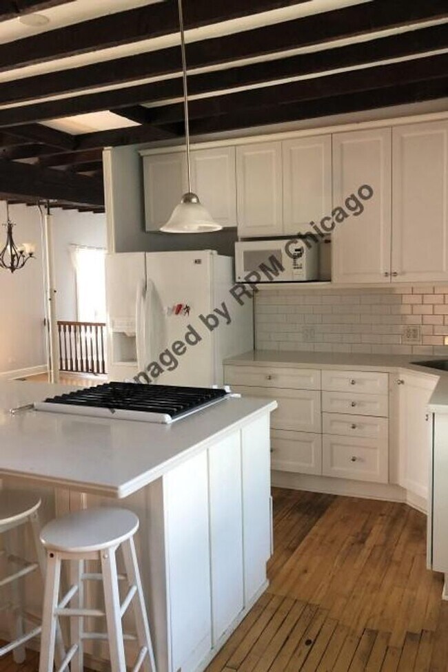 Building Photo - 1357 N Wolcott Ave