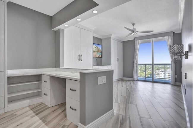 Building Photo - 3020 NE 32nd Ave