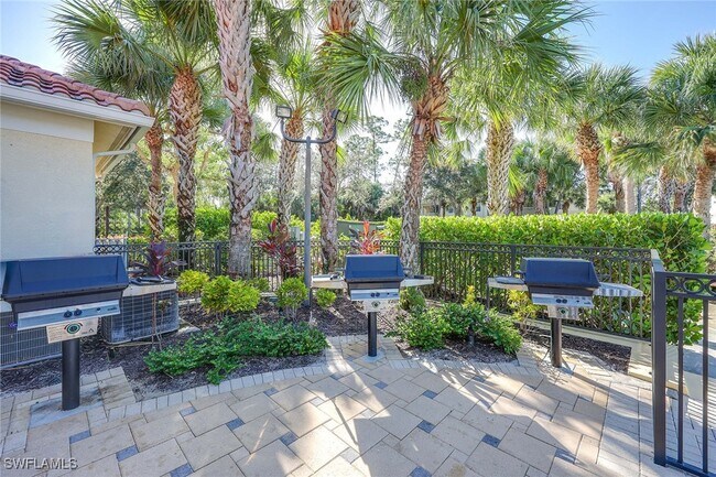 Building Photo - 1786 Tarpon Bay Dr S