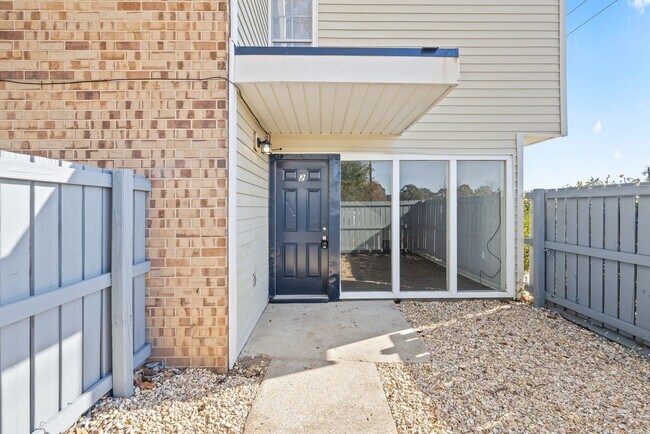 Building Photo - 203 Cougar Ridge