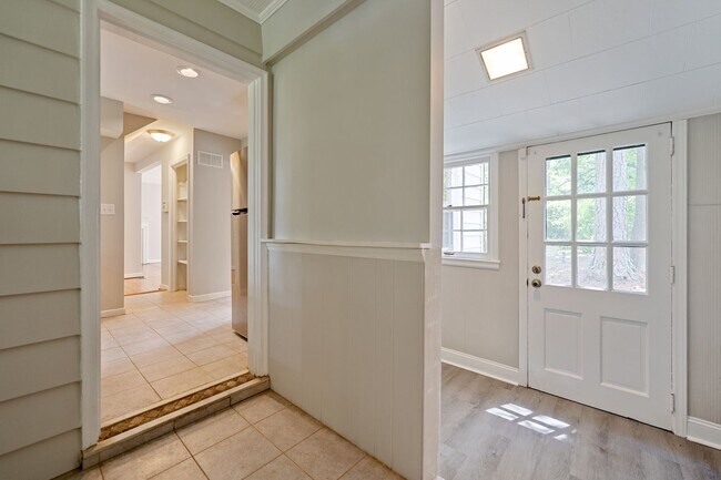 Building Photo - 2737 Dogwood Rd