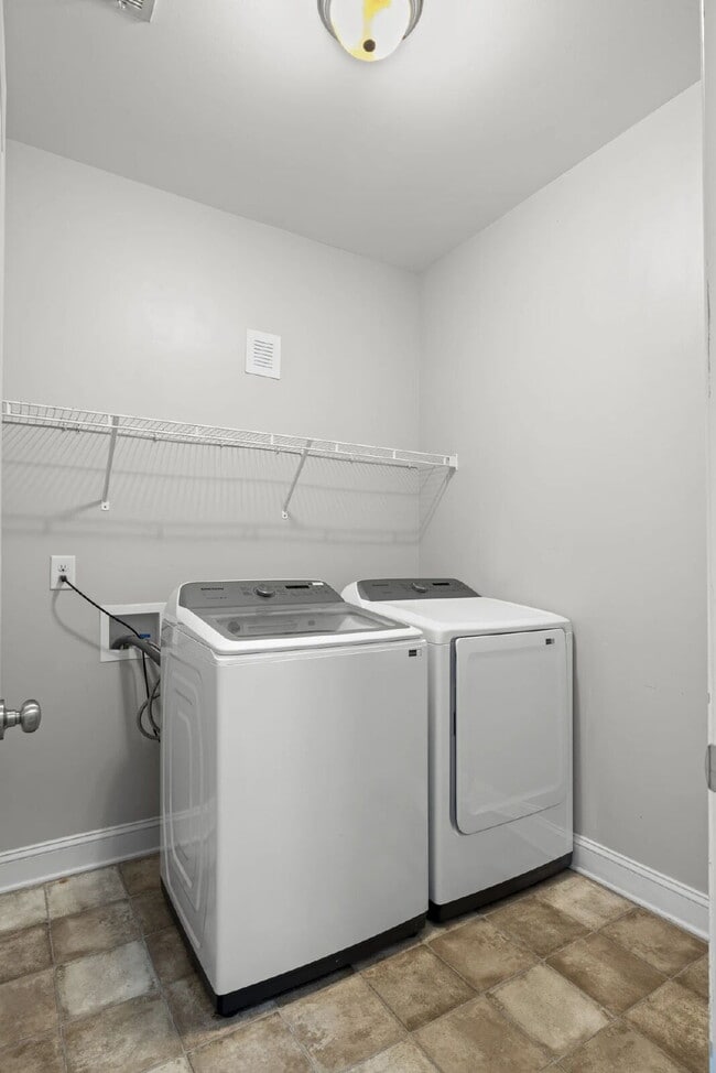 Building Photo - 144 Backfield Pl