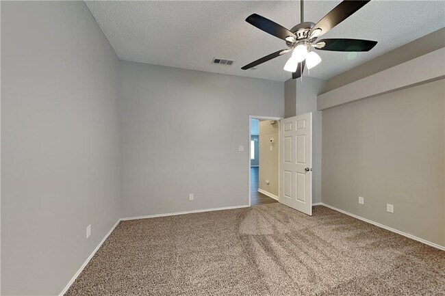 Building Photo - 355 Ridgemont Dr